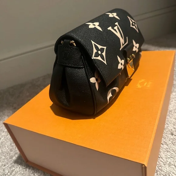 Louis Vuitton Favorite Bag: Currently listed on the website at $3350 (plus tax) - Picture 3 of 8